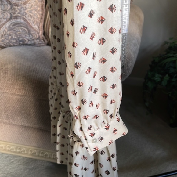 Naguaga Long-Sleeve Dress - Picture 6 of 8